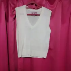 ホワイト Vネック ニットベスト Mサイズ