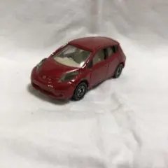 トミカ　NISSAN LEAF 赤