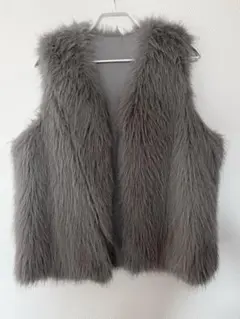 GRLグレー　フェイクファー　ベスト　ジレ