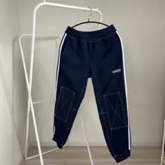 アディダスオリジナルス　ロングパンツ