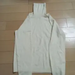 UNIQLO　アイボリー タートルネック セーター M