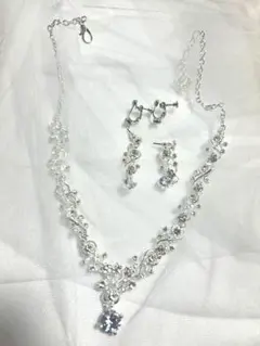 ブライダルアクセサリー ネックレスとイヤリングセット