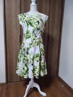 スーパービューティー　フローラルプリント スリーブレスワンピース44