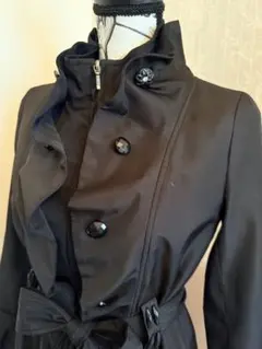 黒の薄手ハーフコート