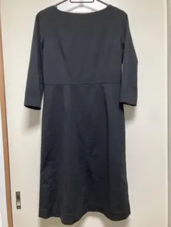 UNIQLO ポンチひざ丈ワンピース