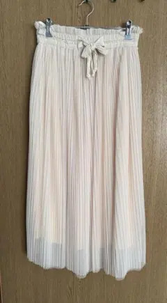 クリーム色 プリーツスカート