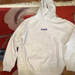 XLARGE グレー パーカーとXLARGEのバギーデニム