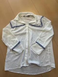 ZARA ザラ　ホワイト 長袖シャツ 青と白の刺繍