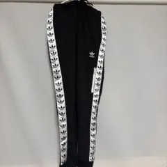adidas ブラック ジャージパンツ