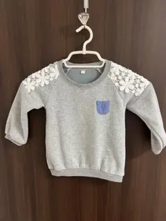 女の子用トレーナー（90サイズ）グレー 花レースデザイン付き