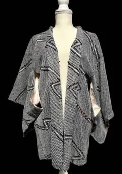 しつけ糸付き　未使用　美品　総絞り　羽織　幾何学模様　銀彩と水玉 白と黒
