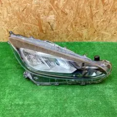 トヨタ 純正 アクア 右 ヘッドライト KOITO 52-335 - メルカリ