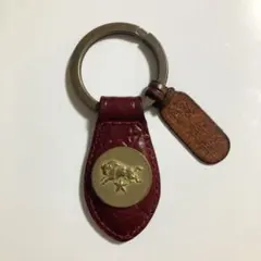 IL BISONTE イルビゾンテ クロコエンボスドレザーキーホルダー 本革 赤