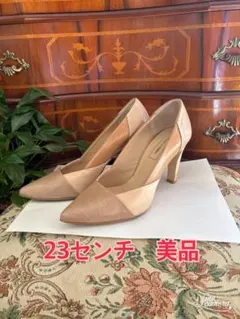 オデットエオディール　ベージュ　パンプス