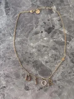 Dior ロゴネックレス クリスタル付き