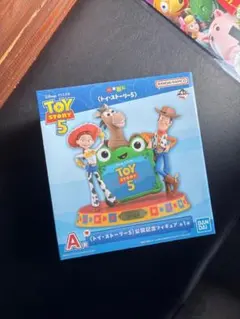正規品】ディズニー トイストーリー キーボードキーホルダー ランダム
