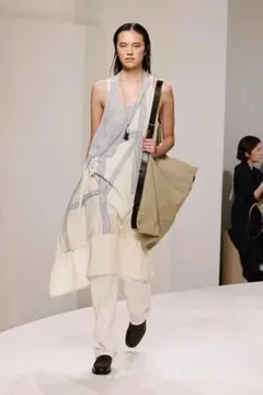 未使用品 LEMAIRE ルメール BELTED トートバッグ ラージ 未使用品 LEMAIRE ルメール BELTED トートバッグ ラージ - メルカリ