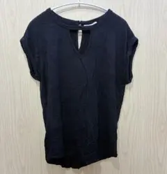 大人カジュアル✨So カットアウト Vネック Tシャツ ブラック