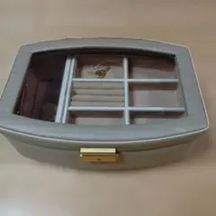 ベージュの鍵付きアクセサリーケース ジュエリーボックス