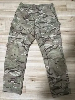 迷彩カーゴパンツ