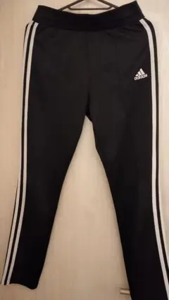 adidas ブラック フィットパンツ サイドストライプ