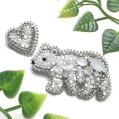 しろくま　ミニハート　ビーズ刺繍　ブローチ　ハンドメイド　ビーズブローチ