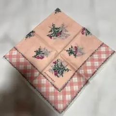 BURBERRY ノバチェック縁どり サーモンピンク 花柄 ハンカチ