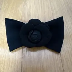 ブラック花モチーフブローチ