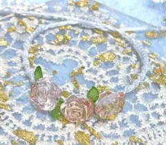 ハンドメイド マクラメ　ブレスレット　椿　花　バラ　ピンク　ボタン　ミサンガ