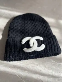 CHANEL ブラック ニット帽 ロゴ入り