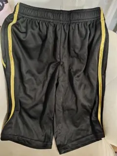 黒と黄色のストライプ ハーフパンツ