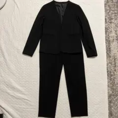 GU ブラック ノーカラー パンツスーツ