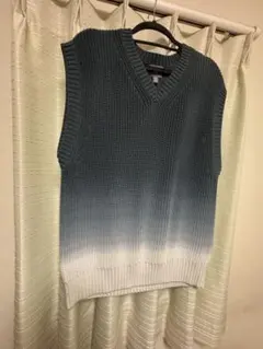 【値下げ可】H＆M コットンニットベスト グラデーション(ネイビー×ホワイト)のサムネイル