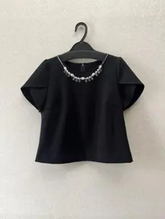 美品　クイーンズコート　Tシャツビジューカットソーのサムネイル
