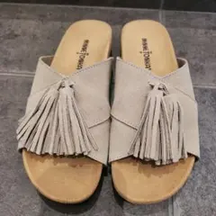 MINNETONKA フリンジ付きグレーサンダルのサムネイル