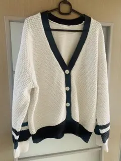 新品❤️GU Vネックカーディガン ホワイト・ネイビー
