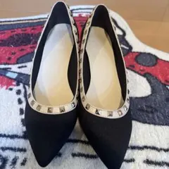 スタッズ付きブラックパンプス