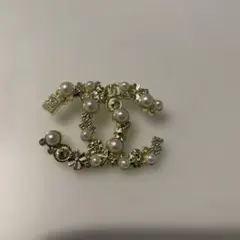 シルバーパール装飾ココマークノベルティブローチ CHANEL刻印付 - メルカリ