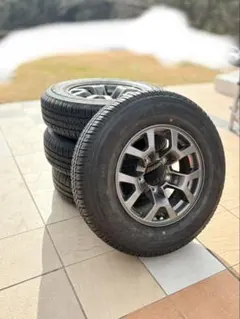 スズキジムニー　シエラの純正アルミとブリヂストンタイヤ15インチ