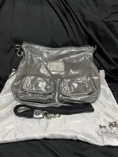 Coach シルバーショルダーバッグ