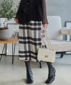 チェック柄タイトスカート（ホワイト・ブラック）