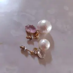 コットンパールとピンクストーンのピアス