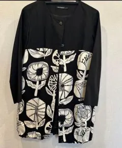 marimekkoノーカラーコート　黒　花柄白のサムネイル