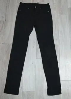 ブラック スキニーパンツ レディース