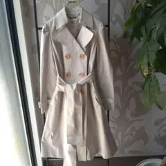 美品Private Label ベージュダブルブレストトレンチコートサテン柄裏地