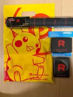 ロケット団　プレイマット　ダメカンケース　デッキシールド　セット　各１０個 ポケカ』の「ロケット団」周辺グッズがクール！プレイマットやデッキ