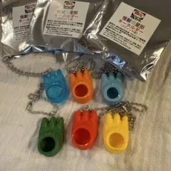 怪獣の足型キーホールダー