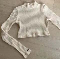 【ワンスポ】へそ出し白ショート丈アイボリー リブ編み ハイネック セーター
