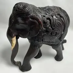 象の置物　黒檀と象　一刀彫り精巧に彫刻された　ヴィンテージ