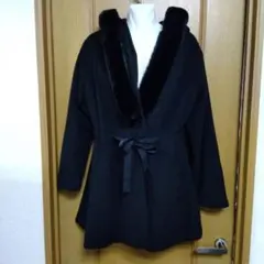 ASTORLAファー付き黒Aラインコート